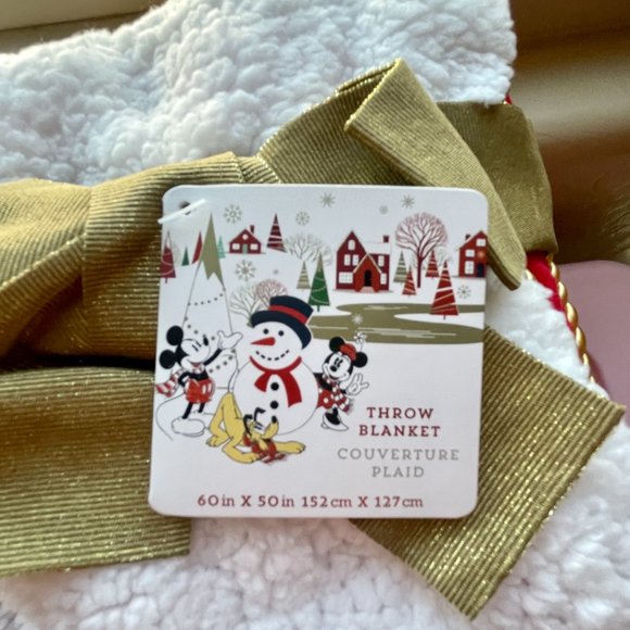 New Disney Store Throw Blanket Mickey Minnie Mouse Red White Snowflake NWT - Picture 6 of 14
